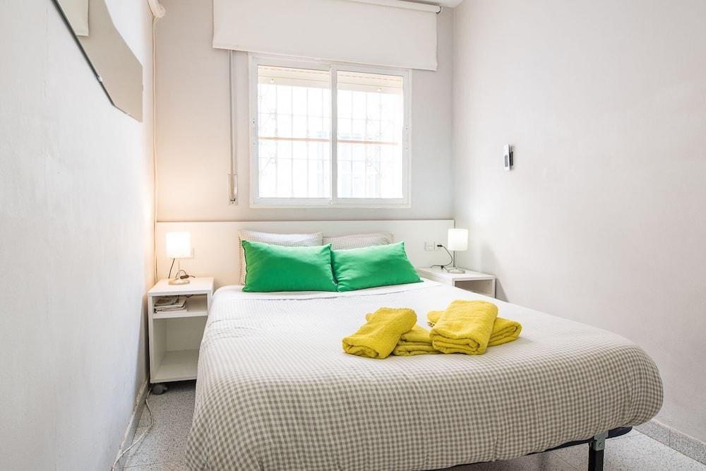 Malagaonbeach 1 - Two Bedrooms - Up To 3 People - 10 Meters Beach Екстер'єр фото